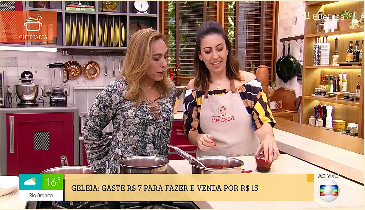 Grazie Canella presenting a jam recipe on TV Globo’s É de Casa show, alongside the host. Text on screen reads: 'Geleia: gaste R$7 para fazer e venda por R$15'.